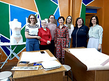 «Сначала я крутила ручку от машинки»: как амурчанка открыла собственную школу шитья