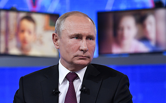 Песков заявил о переносе прямой линии с Путиным