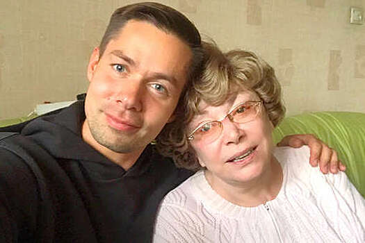 Стас Пьеха заявил, что бабушке должны были дать звание почетной гражданки Петербурга "много лет назад"