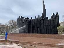 Воронежские памятники отмывают от пыли и грязи