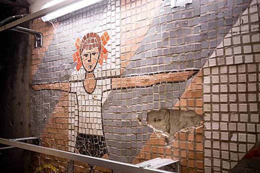 Мозаику «спрятали», чтобы восстановить