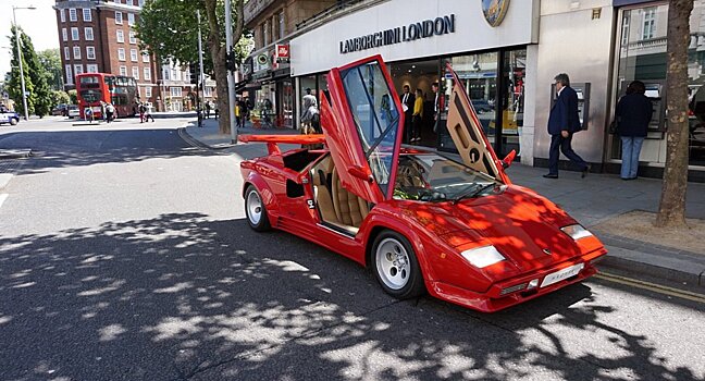 Lamborghini 18 мая представит ограниченный тираж Sian в честь пятидесятилетия Countach