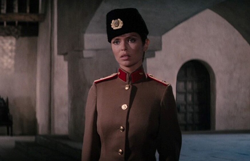 Однако сыграла агента КГБ не актриса из России, а американка Барбара Бах.