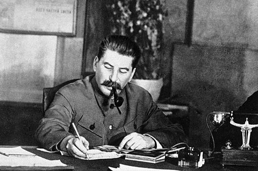 Режим дня Иосифа Сталина: почему он любил работать ночью