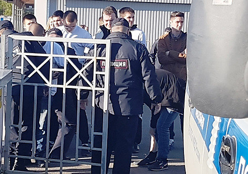 Сто болельщиков «Торпедо» просидели весь матч в полиции