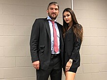 Мама, жена и тесть Александра Овечкина побывали на концерте Пелагеи