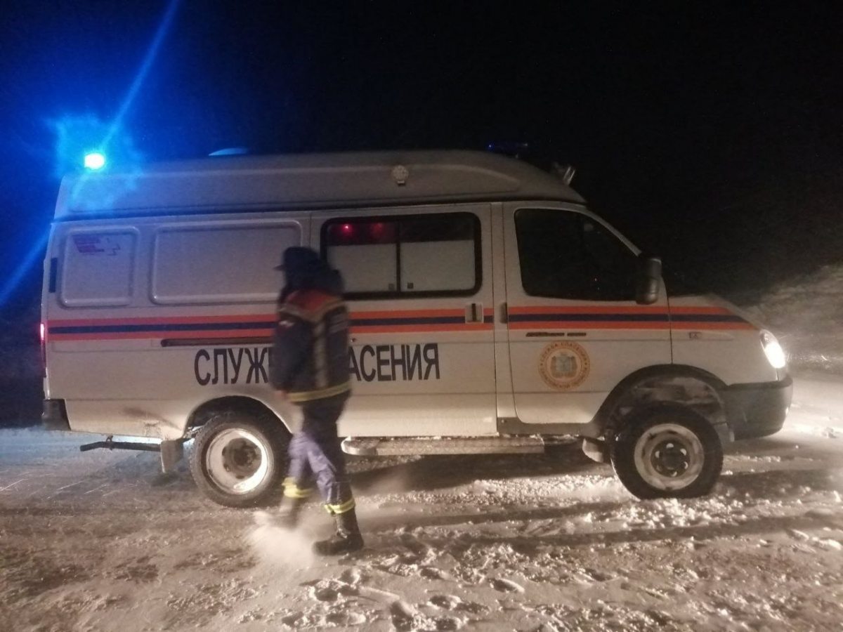 Саратовские спасатели с полицейскими искали заблудившегося в сугробах мужчину