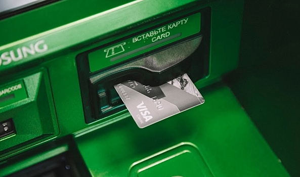 В Волгограде задержали 18-летнюю девушку, продававшую банковские карты