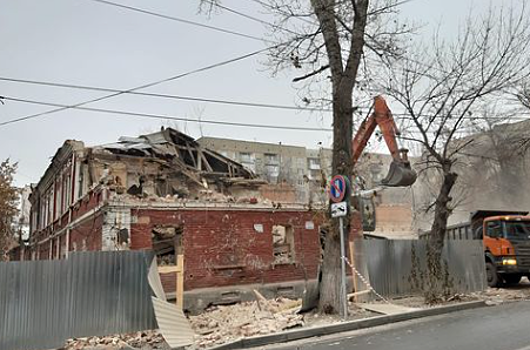 Уничтожен еще один старинный особняк в центре Саратова