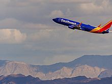 Boeing 737-800 при взлете лишился гондолы двигателя, а при посадке — закрылков
