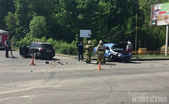 Курск. На День Победы в Мокве столкнулись две иномарки