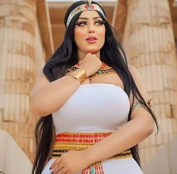  Возможно, никто бы даже не узнал о фотосъемке, проходившей с нарушениями законодательства и попранием исламских ценностей, но модель опубликовала несколько снимков из Саккары в своем аккаунте в инстаграме.