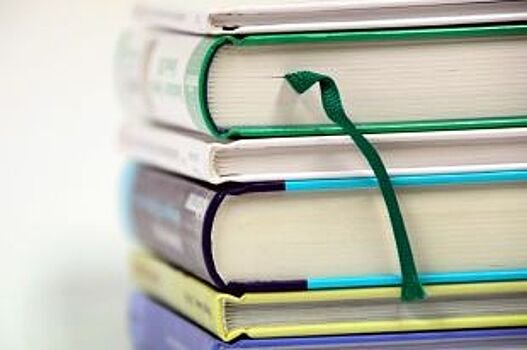 Ящики с книгами на улице стали поводом для споров в Челябинской области