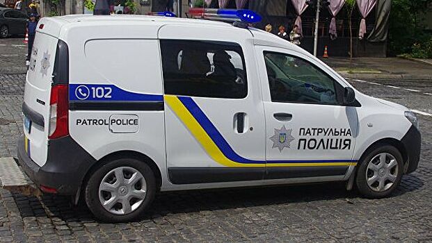 Полиция ищет захватившего в заложники полицейского в Полтаве