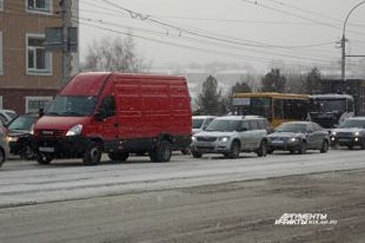 Новосибирск сковали 9-балльные пробки из-за снегопадов и аварий