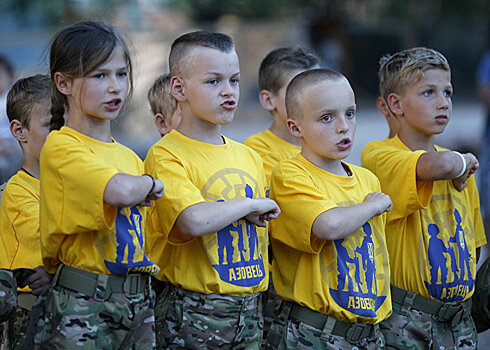 Полосы препятствий и «Калашниковы»: ‘летние лагеря' для украинских детей