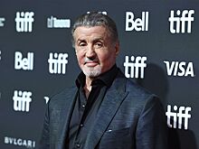 Сильвестр Сталлоне показал себя на архивном снимке в плавках