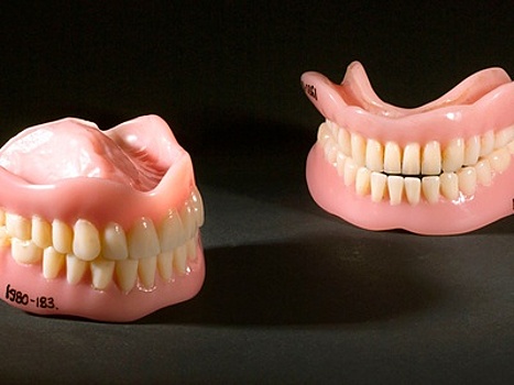 Исследователи рассказали, чем опасны потеря зубов и вставные челюсти