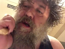 Рассел Кроу напугал поклонников видео с косматой бородой