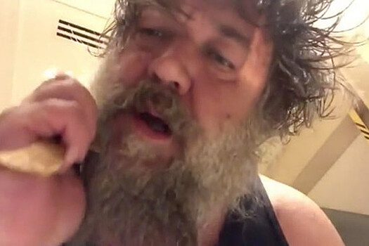 Рассел Кроу напугал поклонников видео с косматой бородой