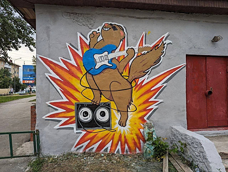 Глава Первоуральска одобрил добрые граффити от школьников на стенах города