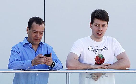 «Новое дворянство»: Дети начальства РФ захватывают командные посты в «ЕдРо» и везде