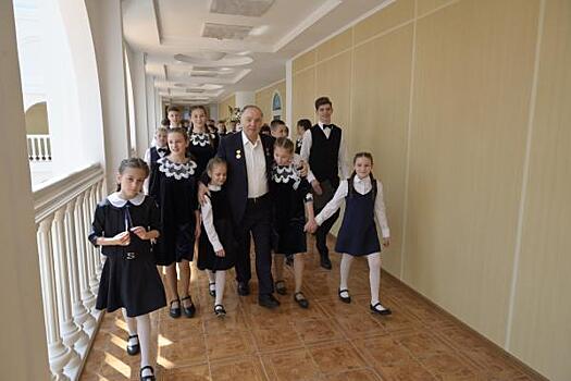 Хазрет Совмен посетил созданный им дом-лицей в Красноярске