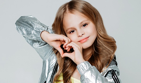 «Вижу себя певицей, актрисой и блогером»: 10-летняя дочь Виталия Гогунского — о творчестве, амбициях и семье