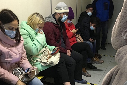 В поликлинике ЦГБ №7 Екатеринбурга появились огромные очереди к врачу