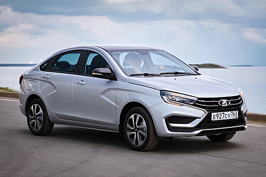 Lada Vesta почти догнала по продажам «Гранту»