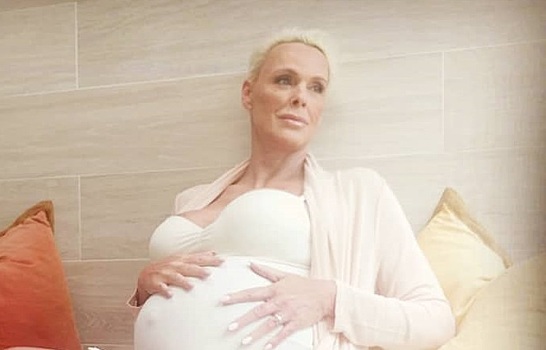 Пятый ребенок в 54 года! Экс-супруга Сталлоне и звезда «Рыжей Сони» Нильсен беременна от молодого итальянца