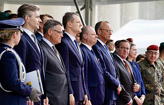 Президент Литвы обратился на немецком к прибывшим из Германии солдатам