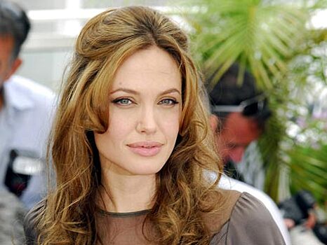 Анджелину Джоли застукали с новым бойфрендом