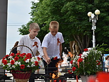 Воспитанники досуговой площадки Выселковского КДЦ возложили цветы к Пантеону Славы