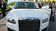 Медведев в Туркмении посетил автовыставку, на которую привезли Aurus