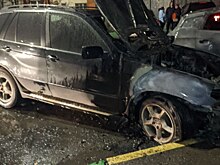 Четыре автомобиля пострадали из-за внезапного возгорания в Нижнем Новгороде