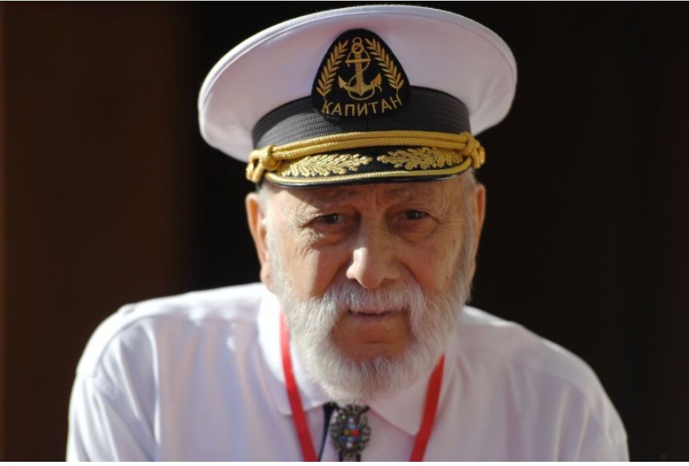 Друг семьи раскрыл причину увольнения сиделки Бедроса Киркорова