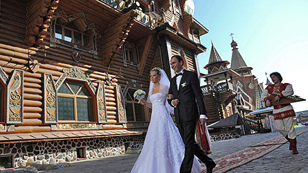 Невеста на ладошке: топ самых банальных мест Москвы для свадебных снимков