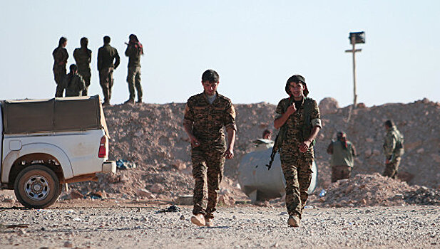 Курдские бойцы перерезали шоссе Табка - Ракка, окружив группировку террористов