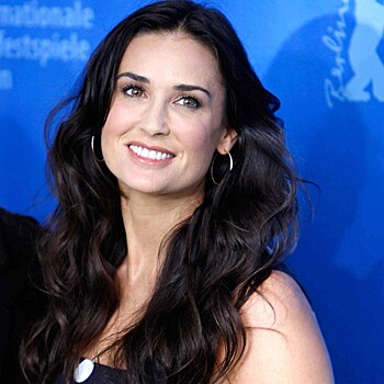 Деми Мур прибегла к услугам пластических хирургов — и теперь ее не узнать