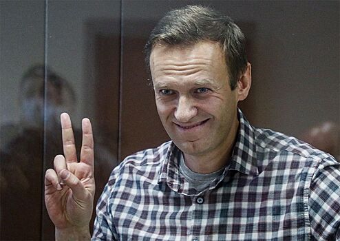 Навальный пожертвовал свою премию имени Немцова семьям политзаключенных