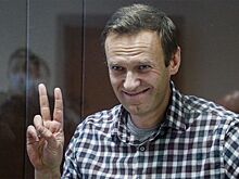 Навальный пожертвовал свою премию имени Немцова семьям политзаключенных