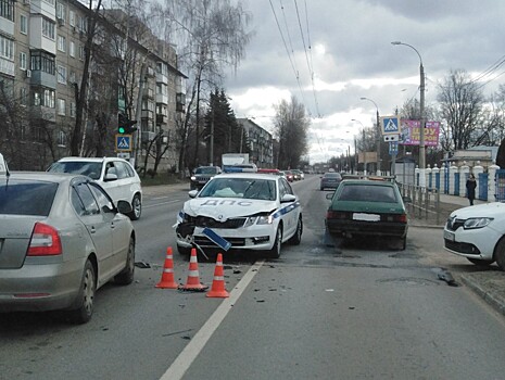 В Твери в погоне за иномаркой экипаж ГИБДД попал в аварию