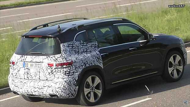 Серийный Mercedes GLB потихоньку «разоблачается»