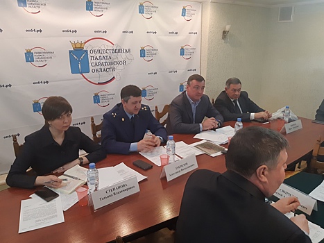 Общественник лично отгонял от посетителя парка Победы стаю собак