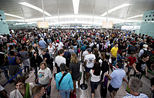 В аэропорту Барселоны вновь образовались длинные очереди из-за забастовки персонала