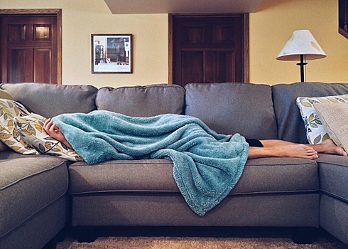 Медики назвали тревожные причины постоянного желания спать