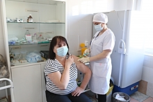«Обезопасить себя и родных». Пожилые жители ЗАО проходят вакцинацию от коронавируса