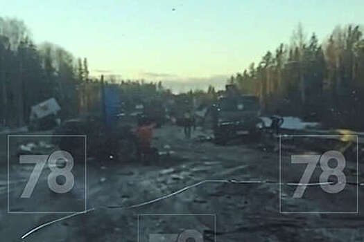 Под Петербургом автомобили разорвало на части в массовом ДТП