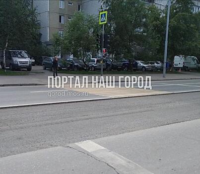 Светофор на Привольной улице починили дорожные службы